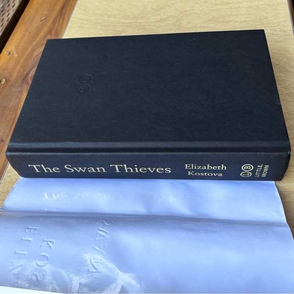 The Swan Thieves Hardcover First Edition Book By Elizabeth Kostova - Picture 5 of 13